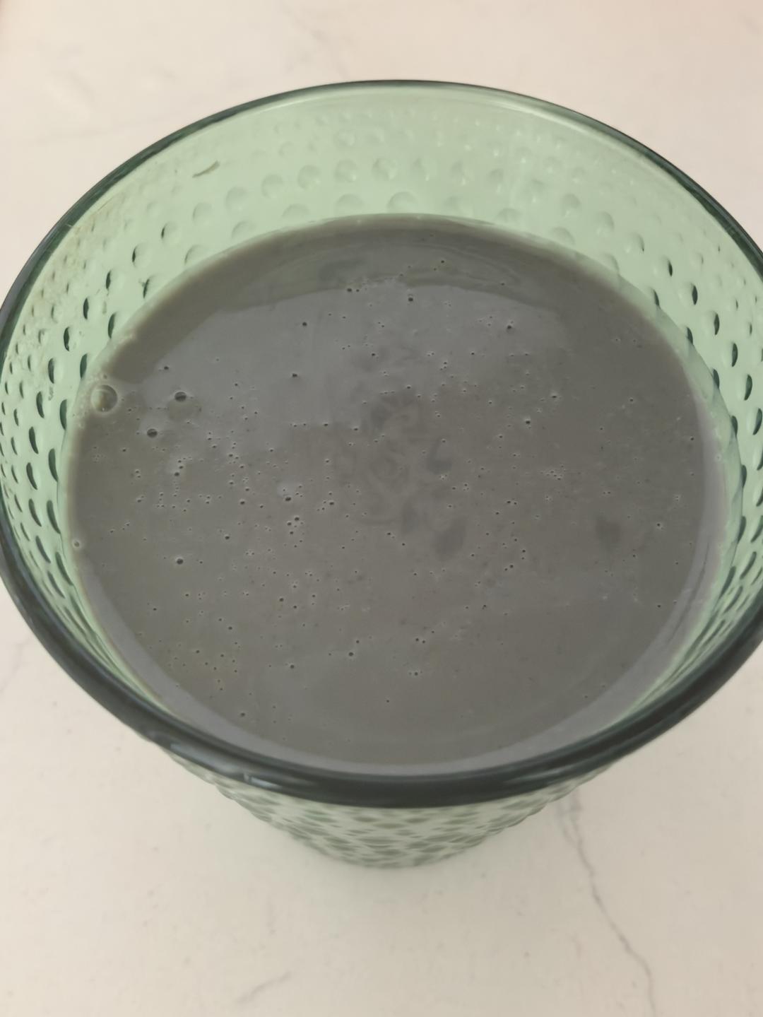 破壁机养生饮～黑豆黑芝麻豆浆