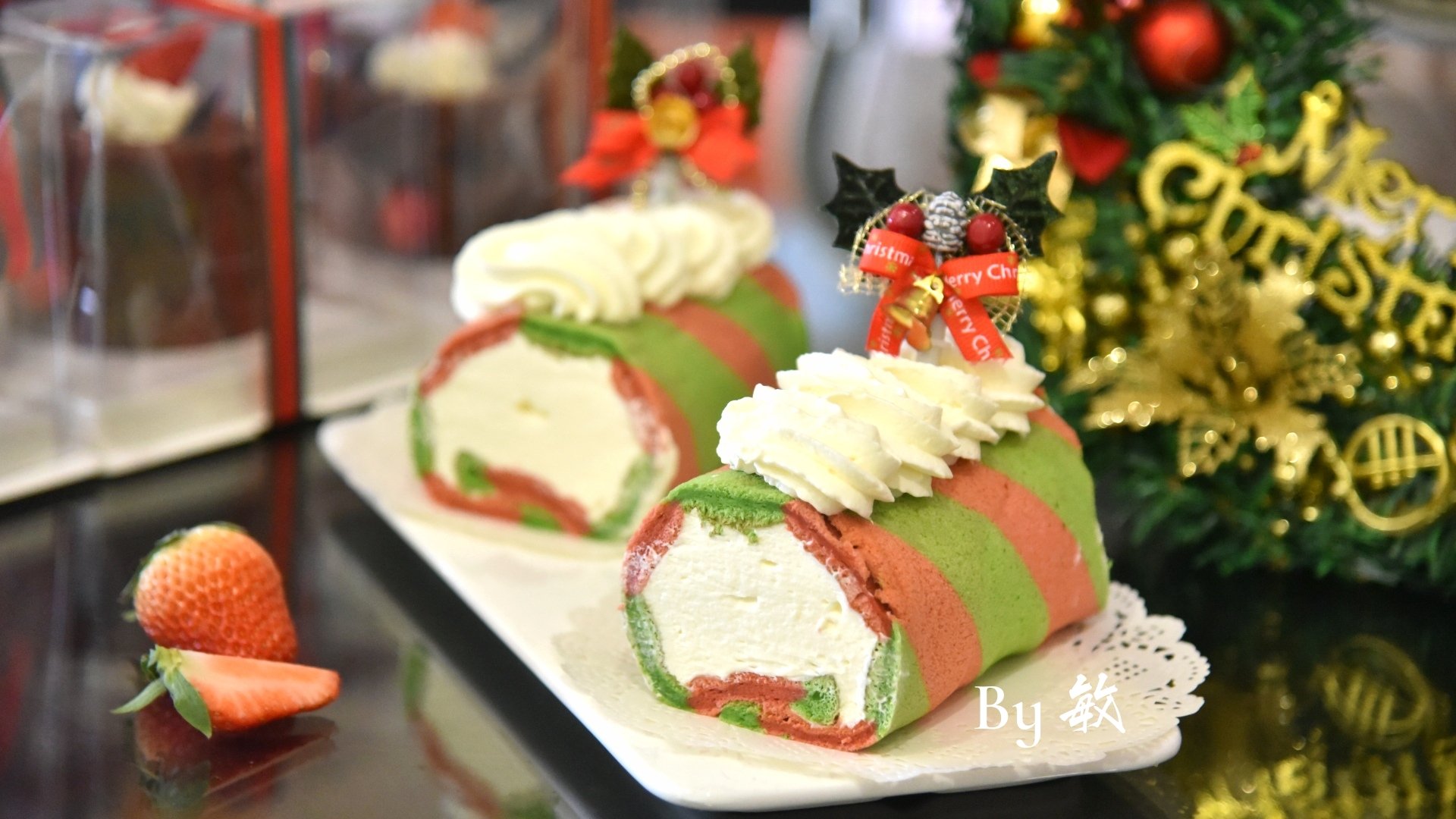 抹茶和红丝绒的圣诞蛋糕卷