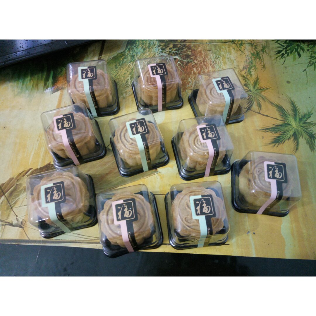 广式月饼—蛋黄莲蓉月饼