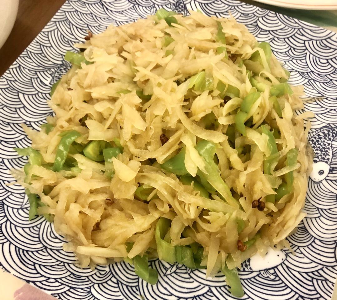 好吃又方便的青椒土豆丝，来喽！