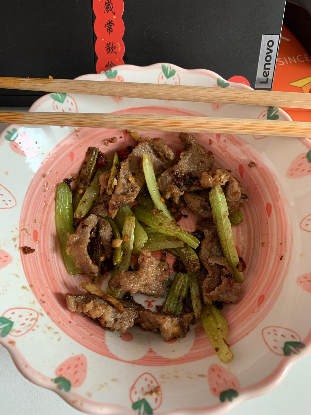 下饭神器又来了，试试这道芹菜炒牛肉！！