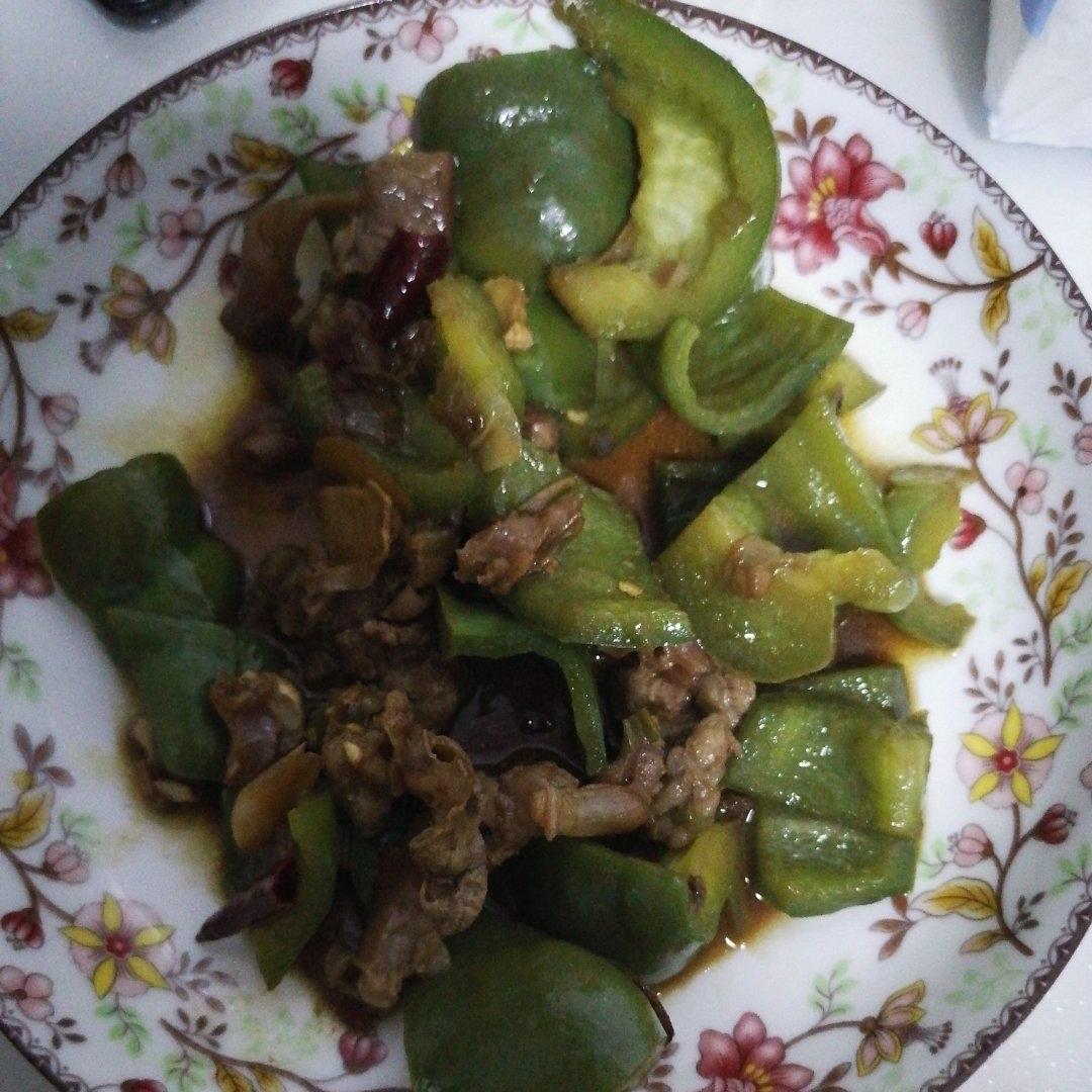 〈辣椒炒护心肉〉，肉肉肉全吃掉，欣小厨 😉
