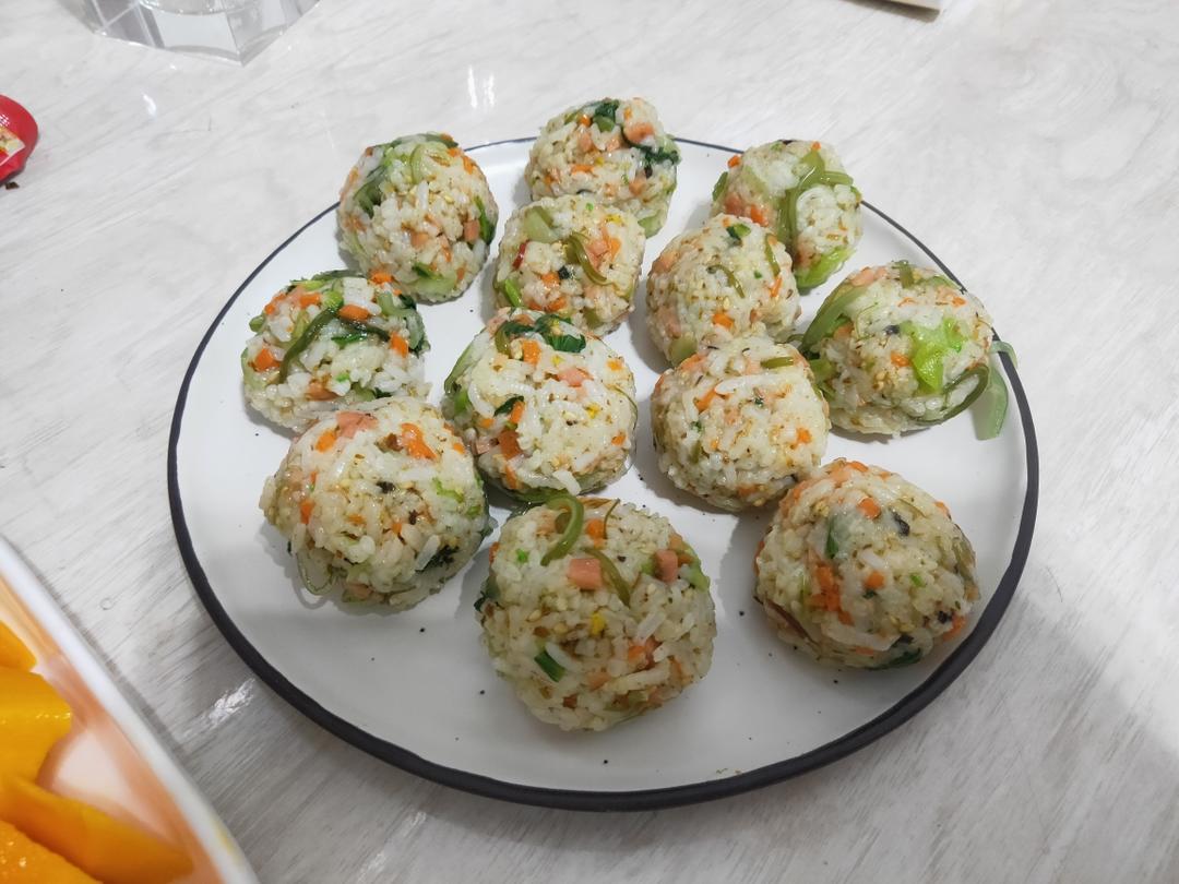 深夜快手的杂蔬饭团