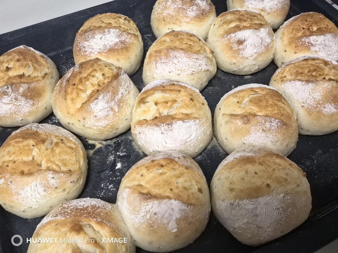 外脆里软的法式餐前小面包