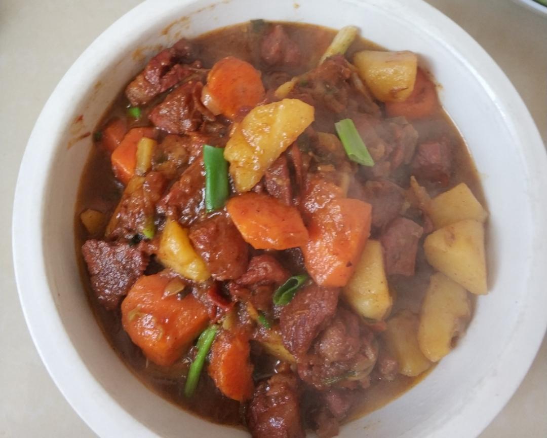 土豆炖牛肉的做法