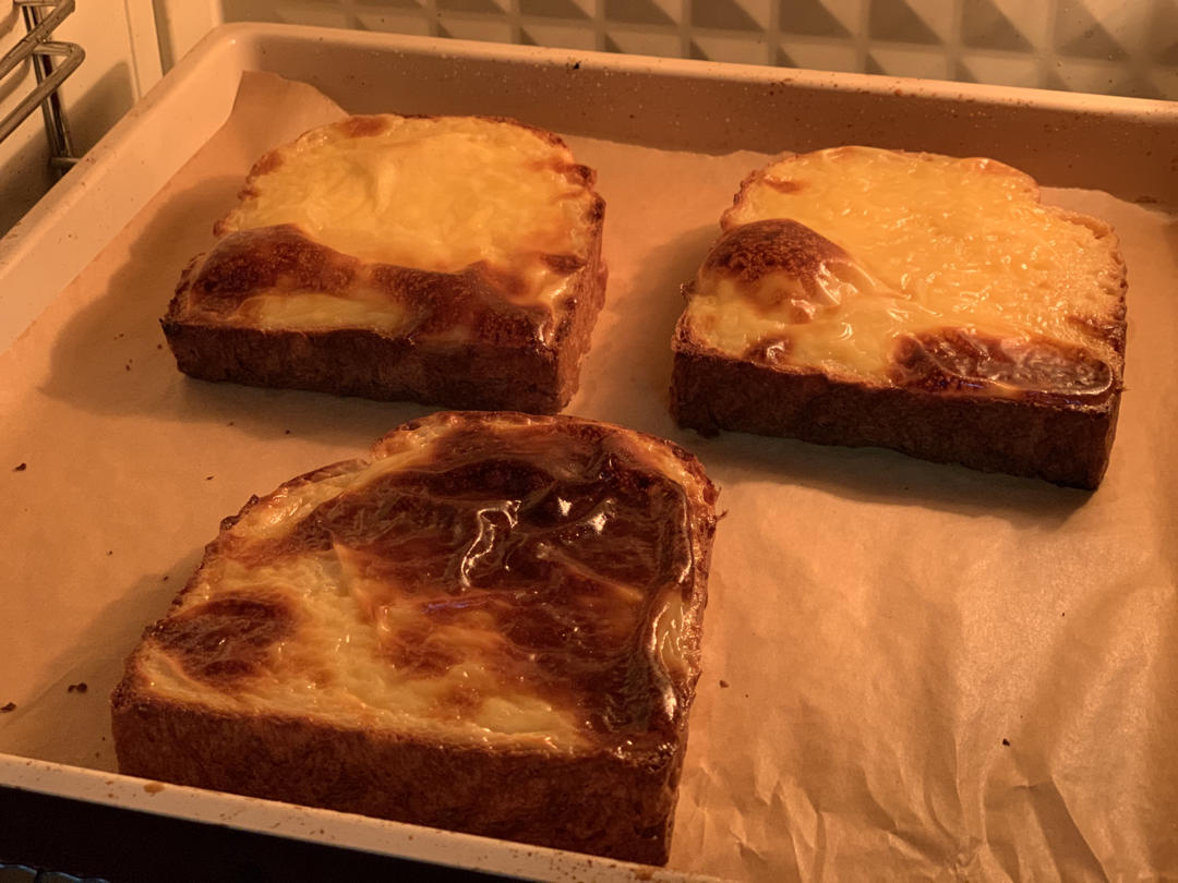 零失败快手岩烧乳酪(熔岩吐司)十分钟网红早餐，好吃哭