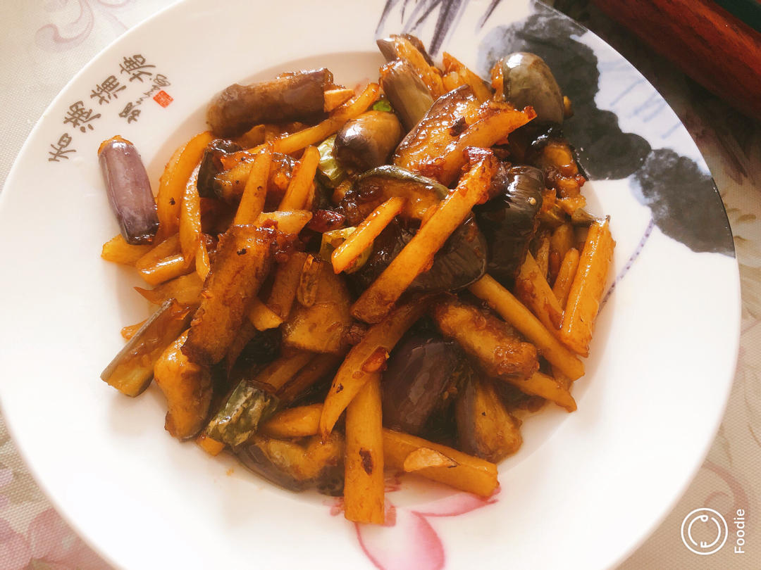 红烧茄子（佐西红柿尖椒）