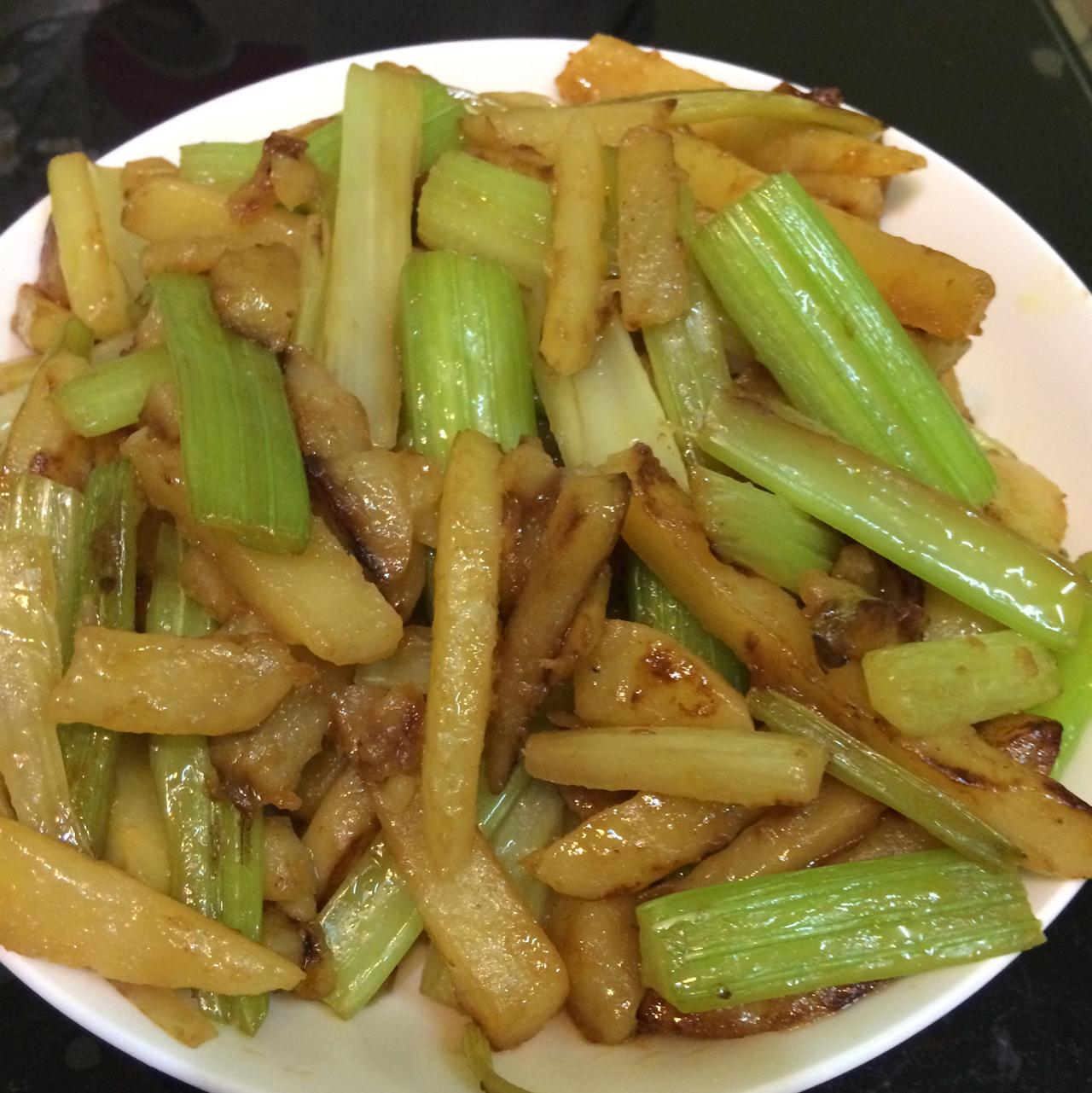 oonacyoo做的土豆炒芹菜