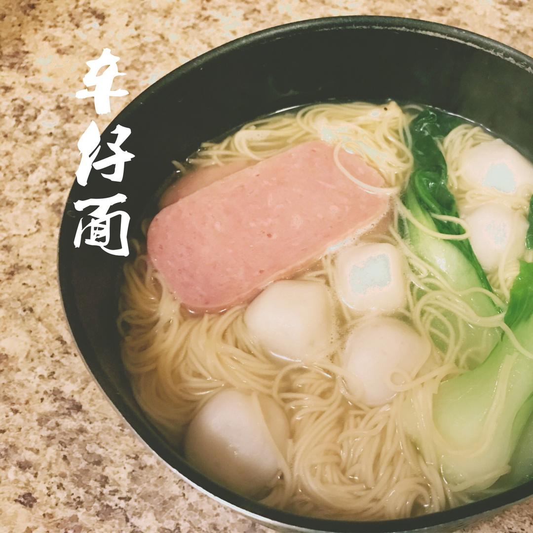 港式茶餐厅必吃：午餐肉公仔面