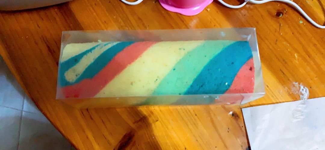 五彩斑斓的彩虹蛋糕卷   #皮黑森林#