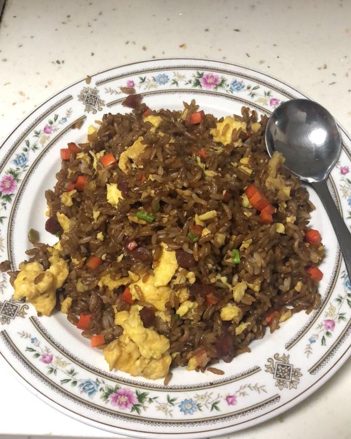 香肠蛋炒饭