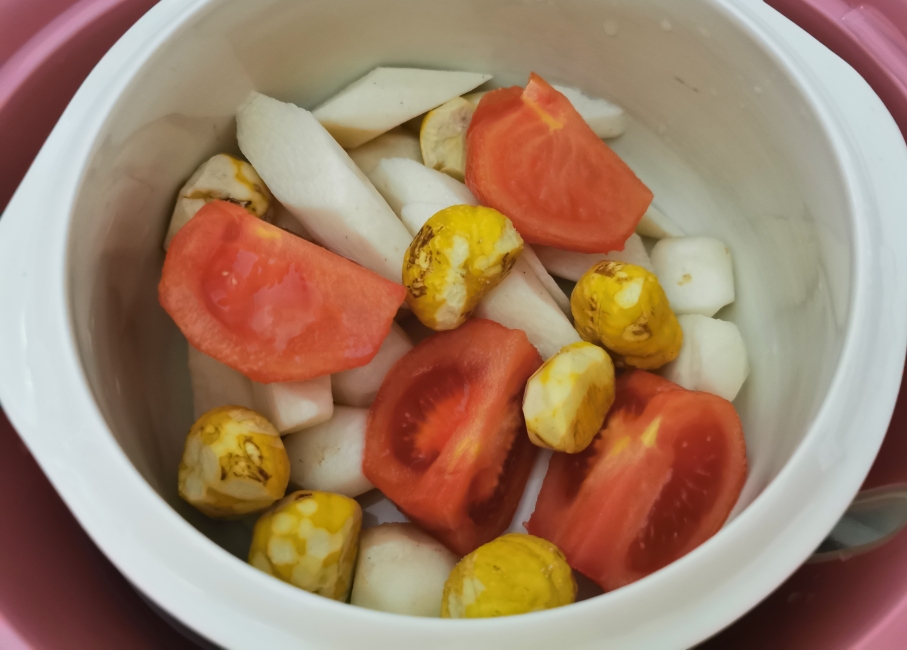 马蹄板栗番茄排骨汤的做法
