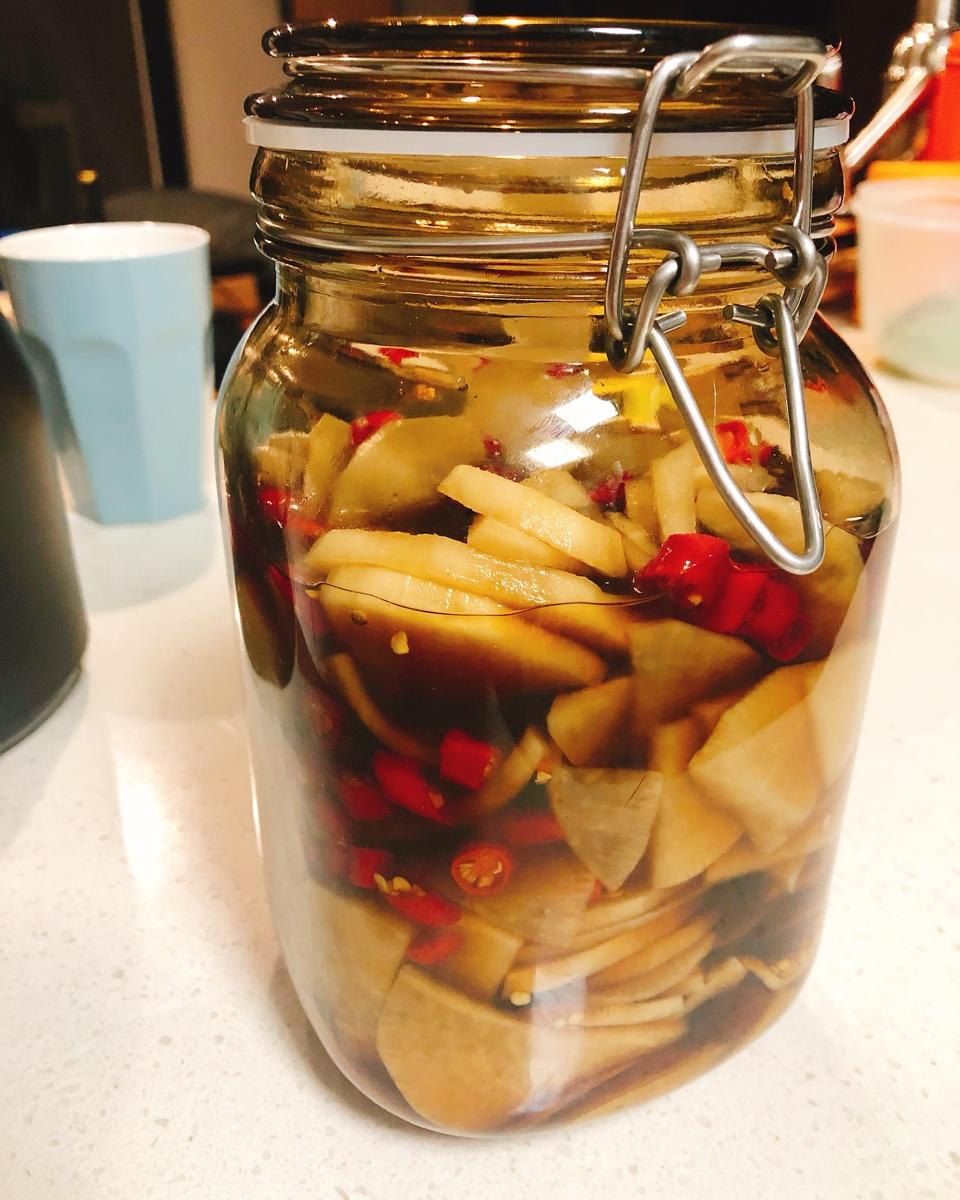 猴小闲哦做的话梅腌萝卜