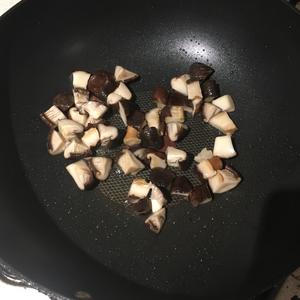 南瓜香菇鸡肉焖饭🎃的做法 步骤4