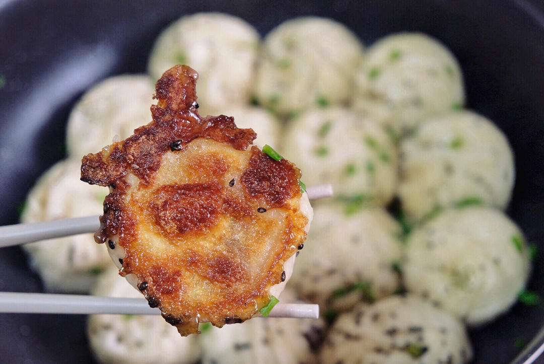 咸蛋黄鲜肉生煎包