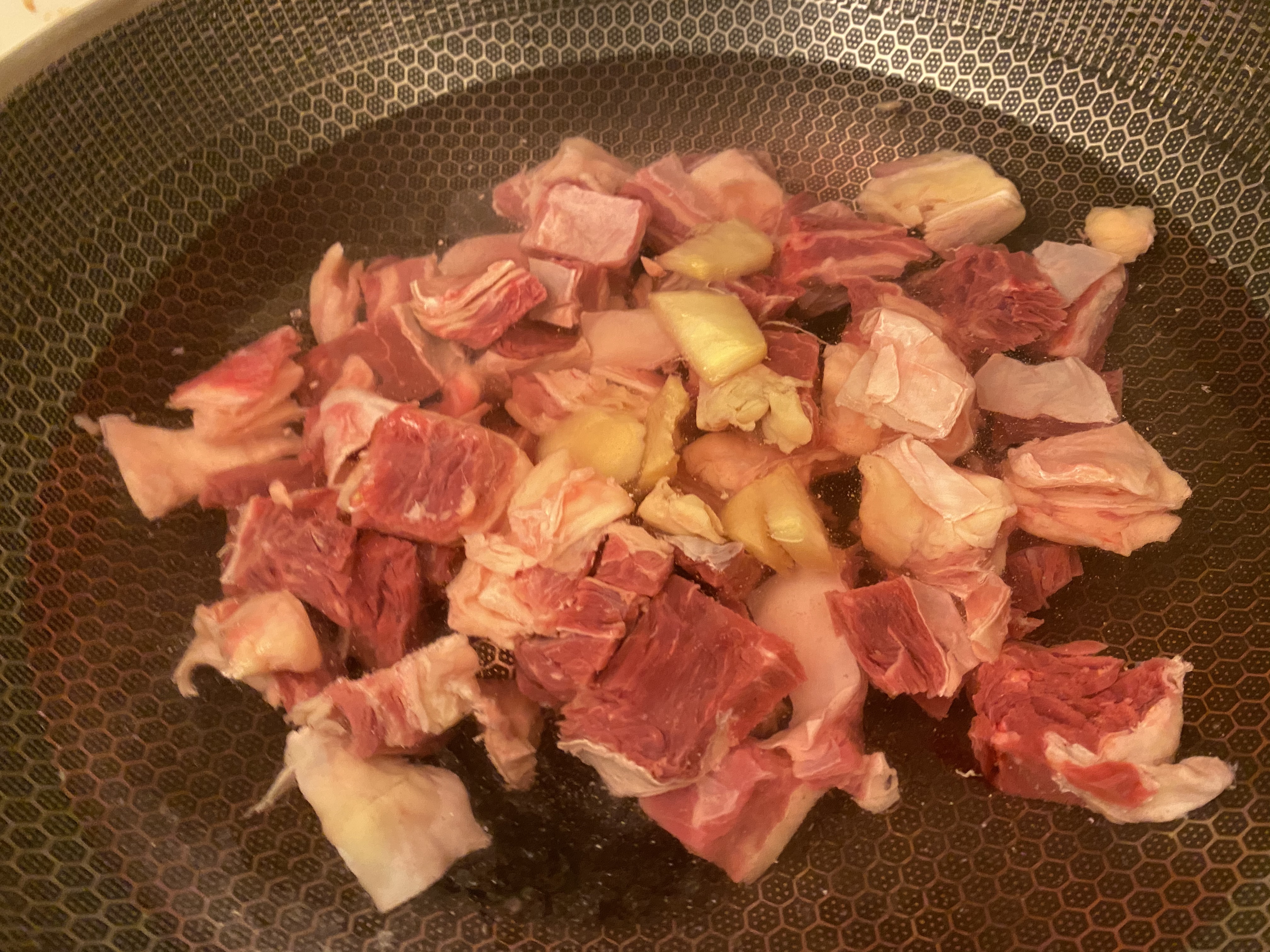 红烧萝卜牛腩「不用炒糖色的红烧牛腩，超级下饭菜」的做法 步骤4