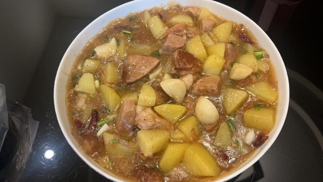 红烧猪肉罐头炖白菜🥬