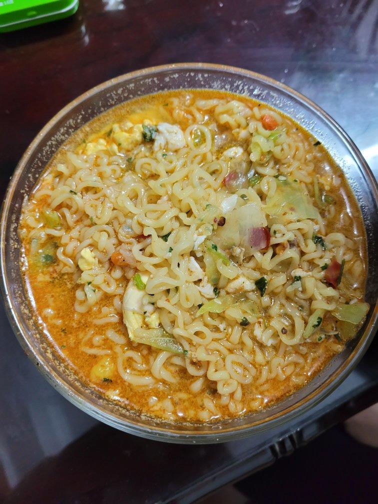 沙拉酱耶鲁做的煮方便面窝鸡蛋0402