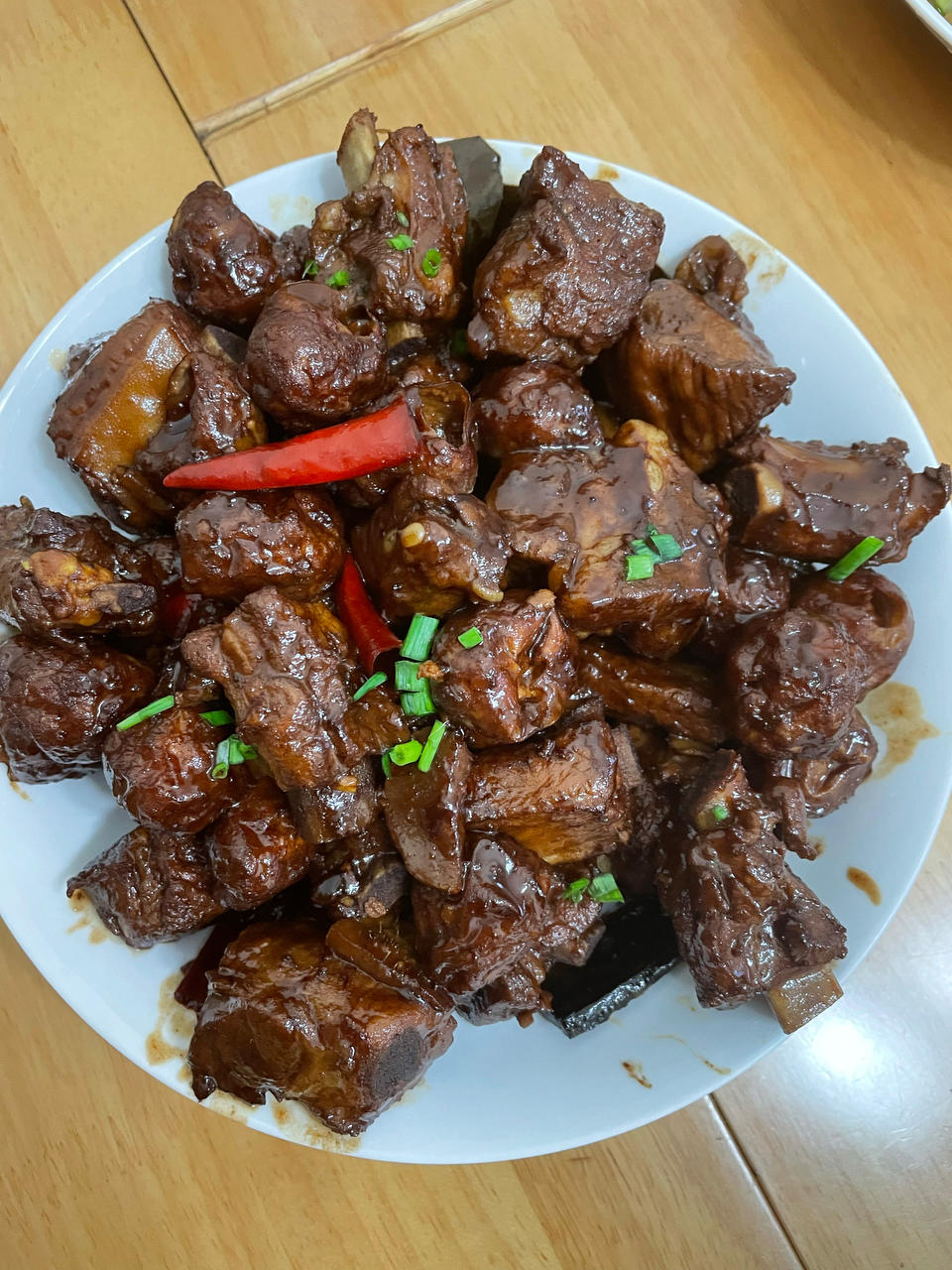 鹌鹑蛋红烧排骨