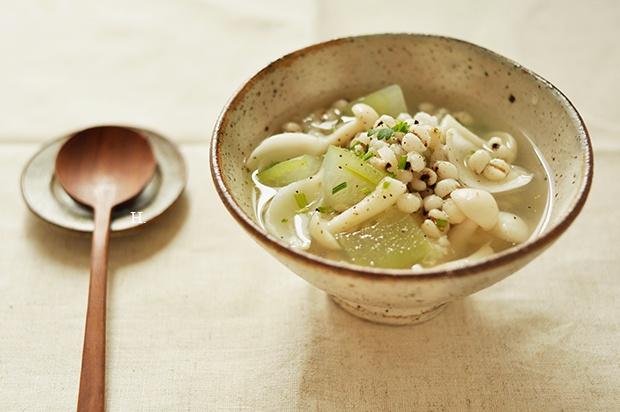 海鲜菇冬瓜薏米汤