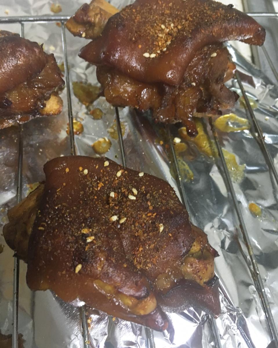 香酥烤猪蹄