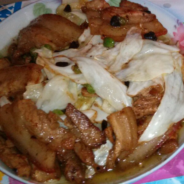 五花肉炒手撕包菜