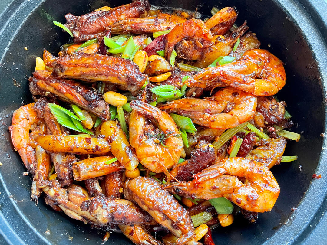 能瞬间引爆味蕾的【香辣干锅虾】