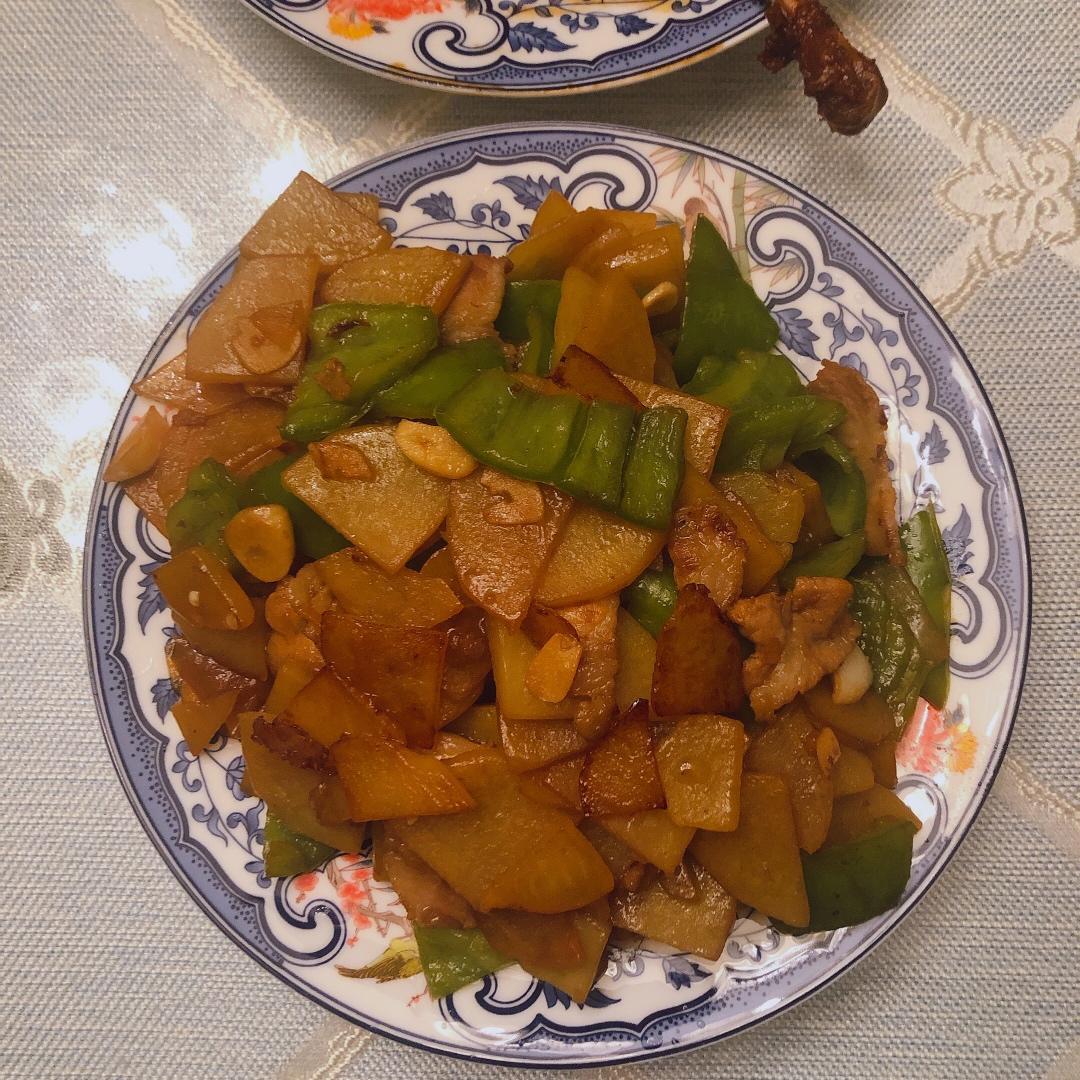 土豆辣子炒肉片