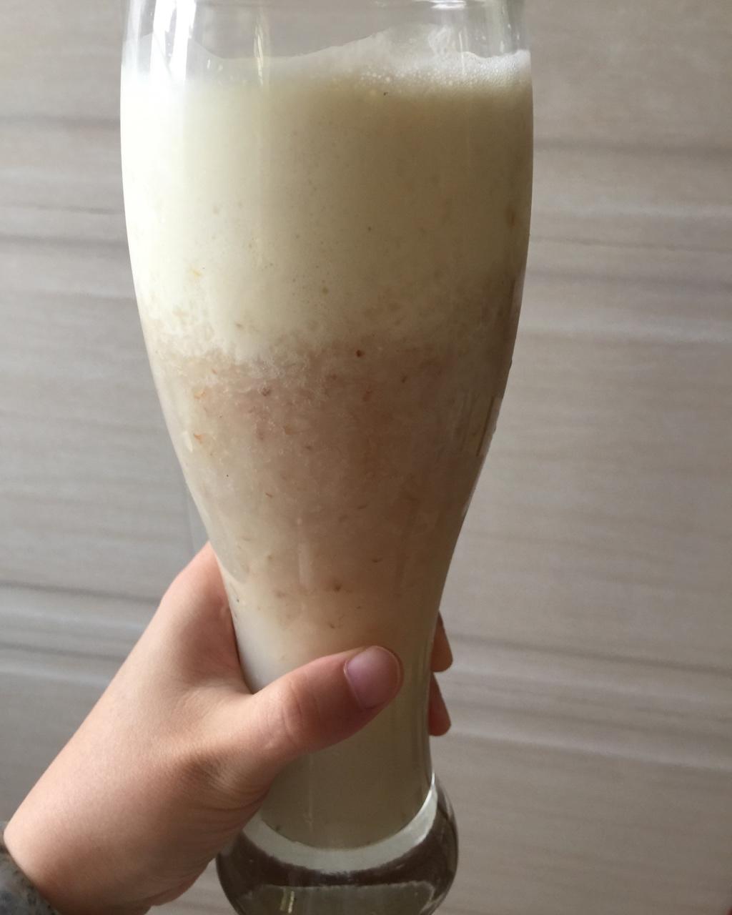 草莓芝士奶盖茶
