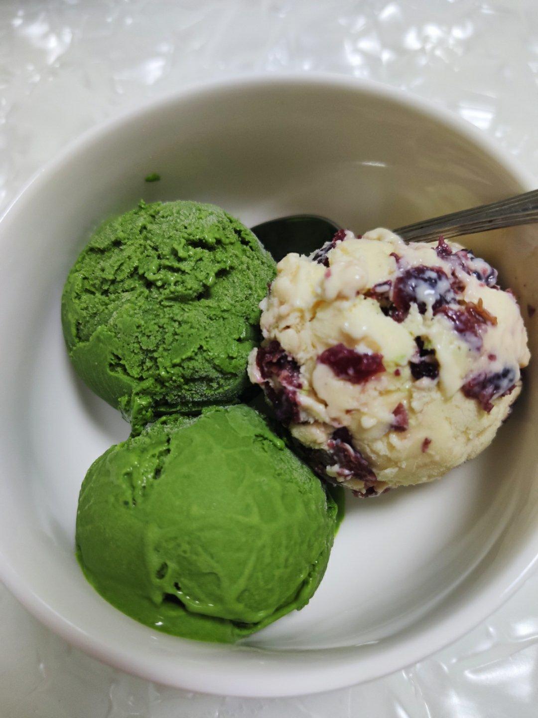 抹茶白巧冰淇淋