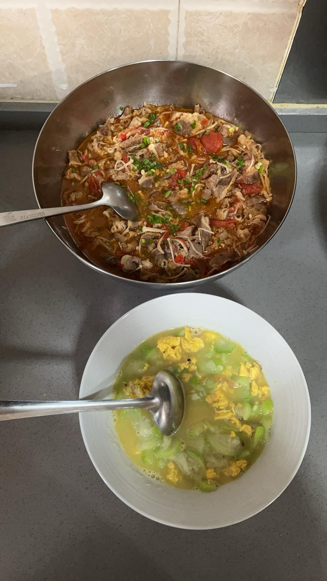 番茄金针菇肥牛(汤浓入味、酸甜适宜)