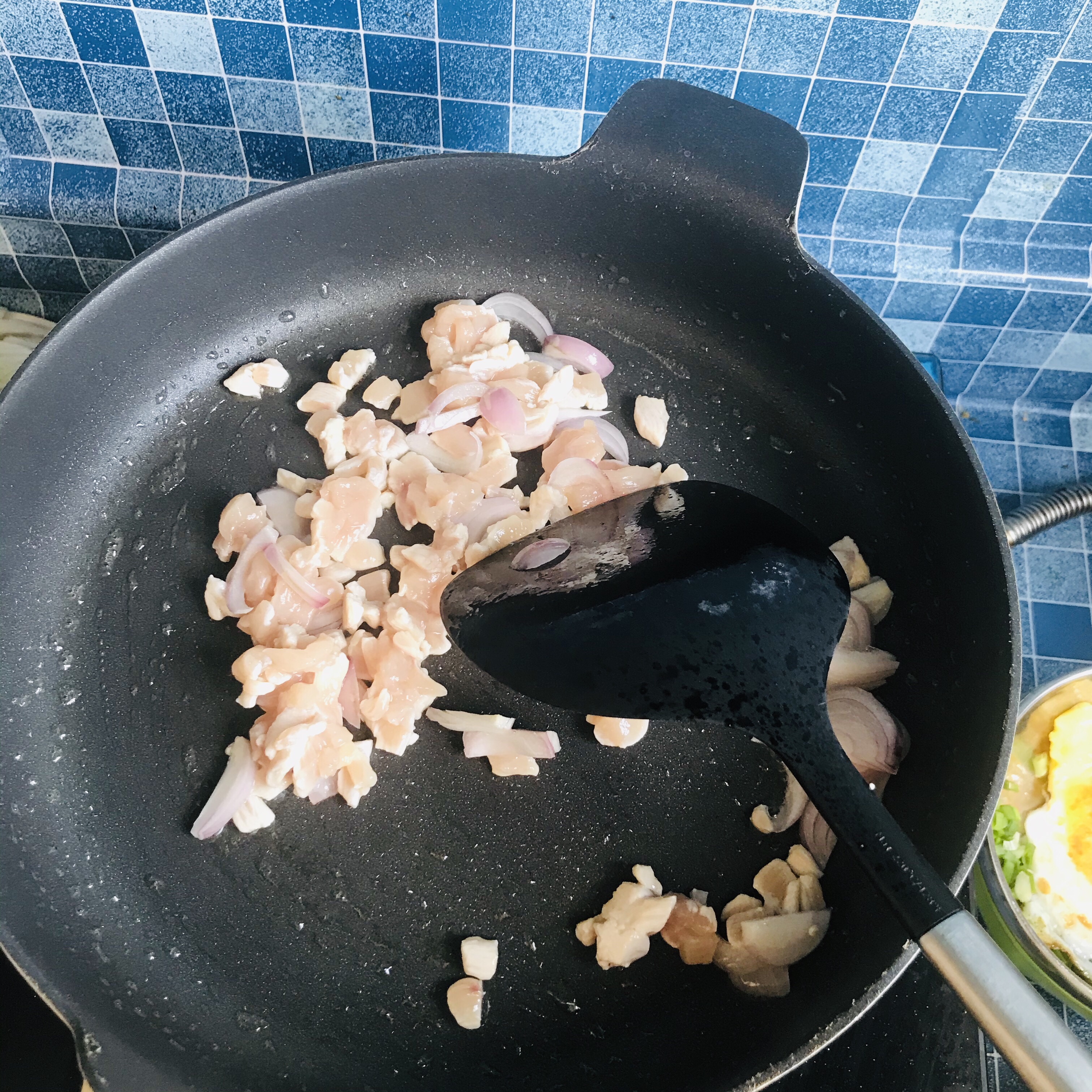 美味减脂辣白菜鸡肉蔬菜汤的做法 步骤3