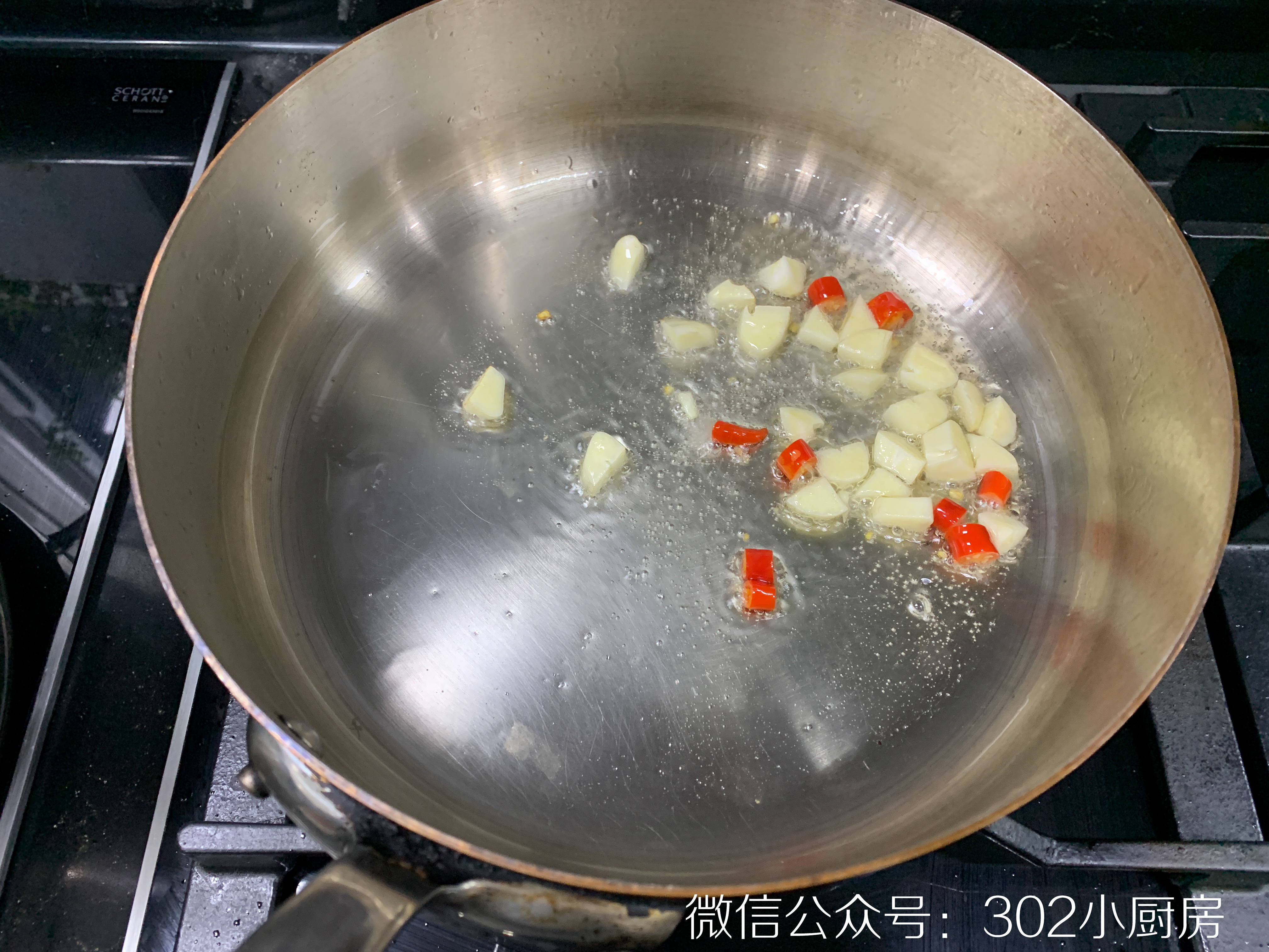 【0468】韭菜苔炒薄壳米 <302小厨房>的做法 步骤2