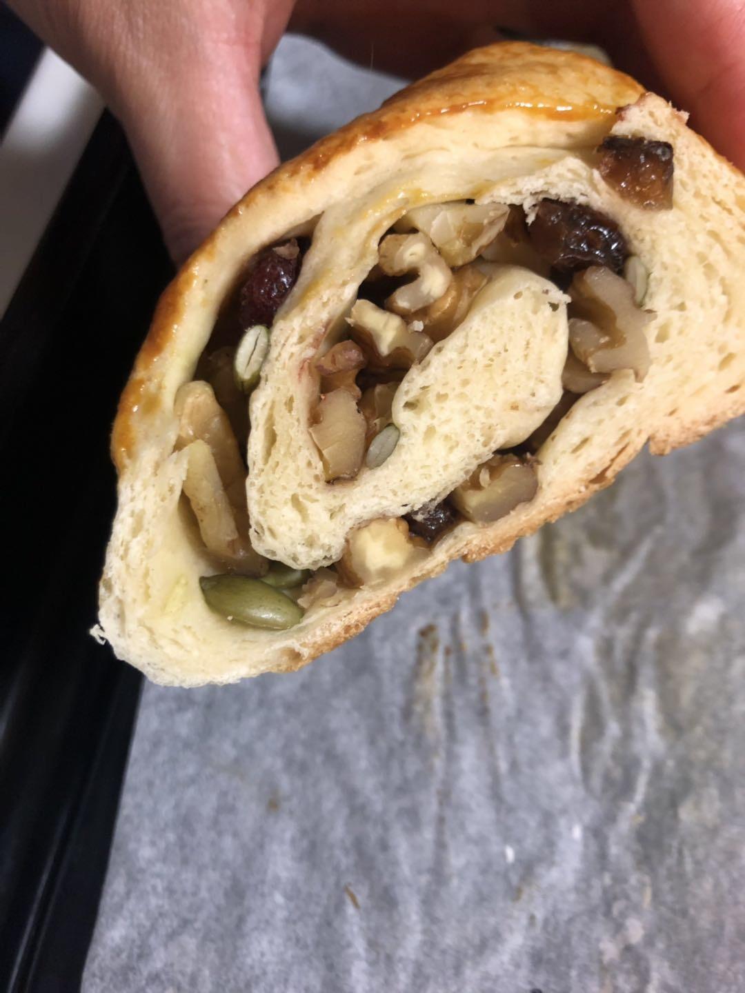 多果仁大列巴面包