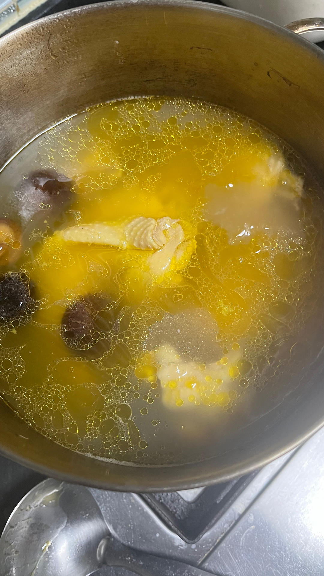 奶奶教的鲜香肥美香菇炖鸡汤