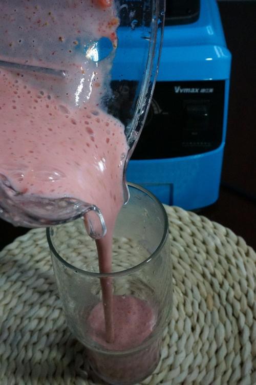 草莓奶昔的做法 步骤10