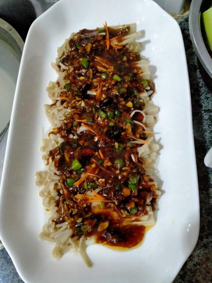 凉拌金针菇