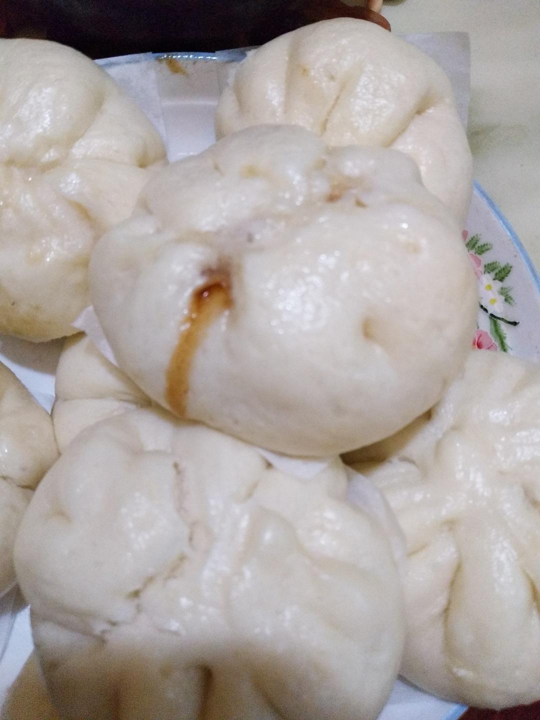 云朵般松软爆浆蜜汁叉烧包