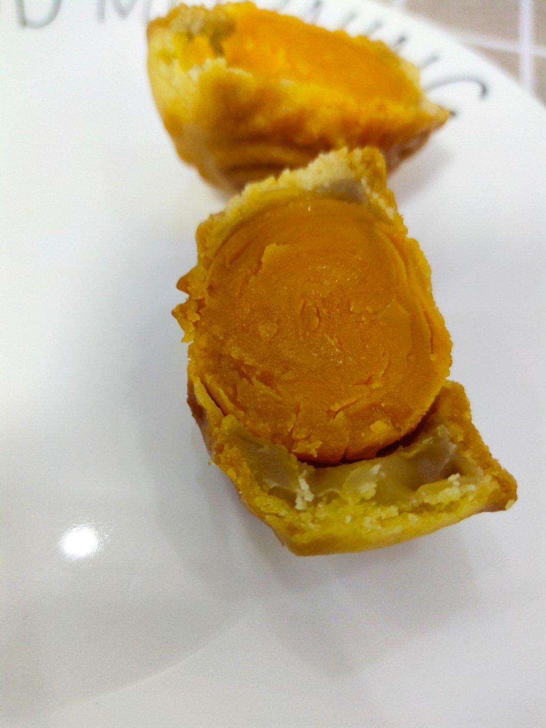广式月饼—蛋黄莲蓉月饼