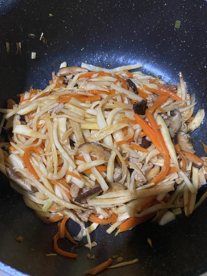 开胃又好吃——酸酸的茭白炒三丝