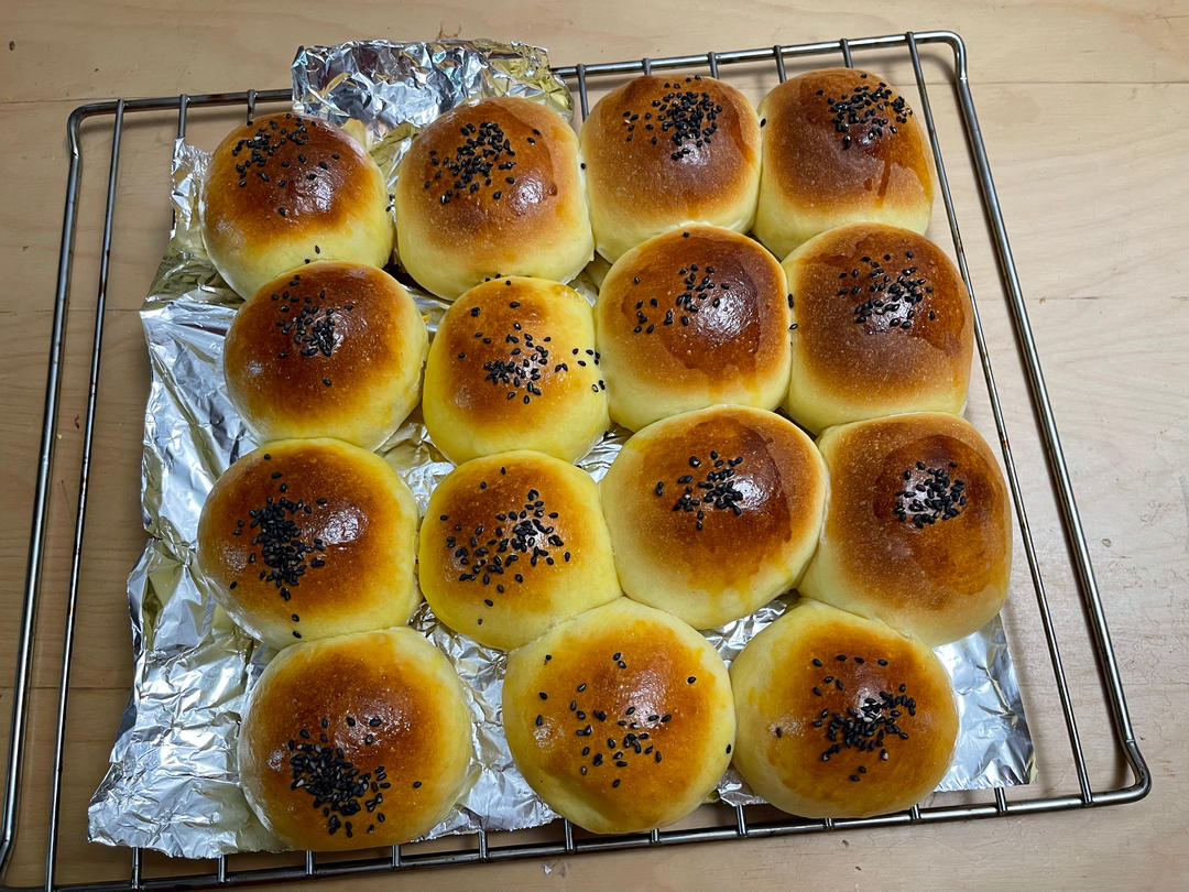 超好吃的咸蛋黄肉松小面包