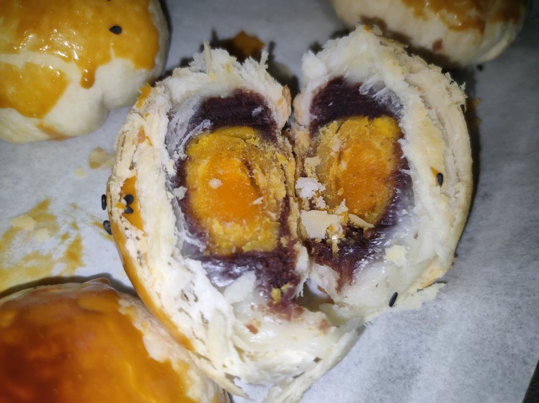 蛋黄酥（超详细步骤，附红豆沙馅做法）