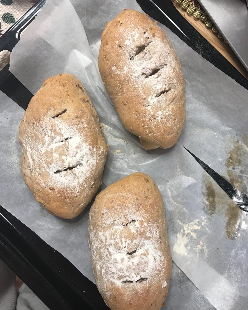 全麦葡萄干面包