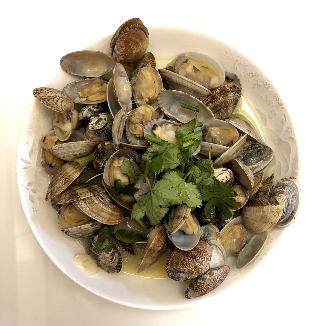 白葡萄酒烩蛤蜊