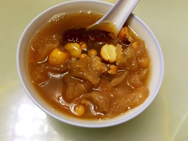 红枣薏米银耳羹