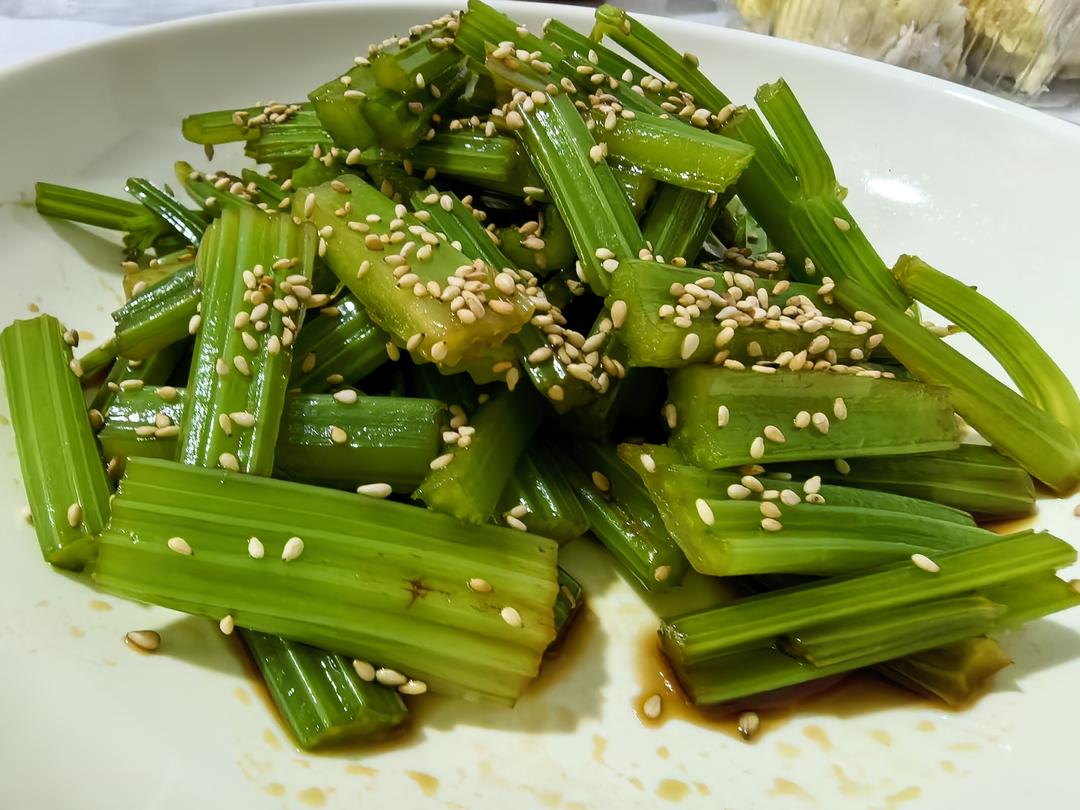 生病时唯一想吃的菜-凉拌芹菜