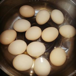 电饭煲版卤水蛋的做法 步骤1