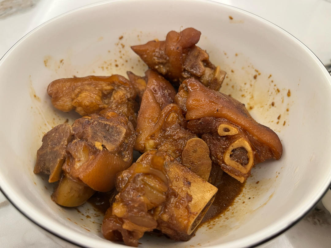 美味的家常菜：红烧猪蹄