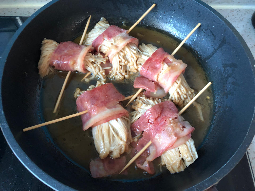 快手十分钟【金针菇培根卷】