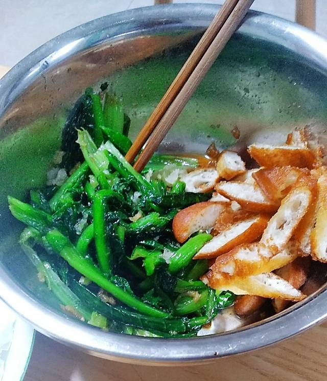 芝麻酱拌生菜
